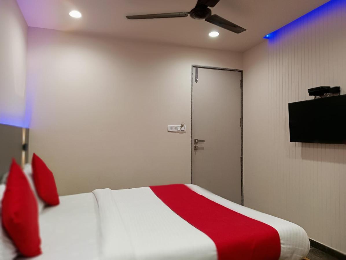 Hotel Royal Rituals Vesu 苏拉特 外观 照片